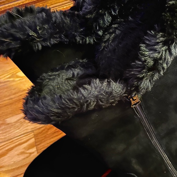 Never worn before Women’s UGGS Mid calf highrise black suede winter boots size 9 - Picture 8 of 8